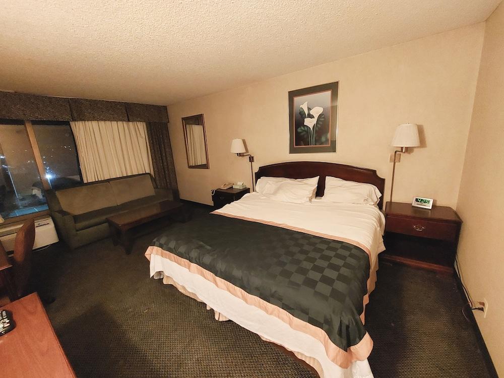 Ramada By Wyndham Reno Hotel & Casino Extérieur photo