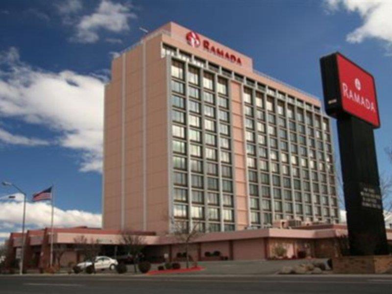 Ramada By Wyndham Reno Hotel & Casino Extérieur photo