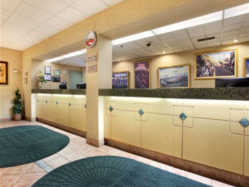 Ramada By Wyndham Reno Hotel & Casino Extérieur photo